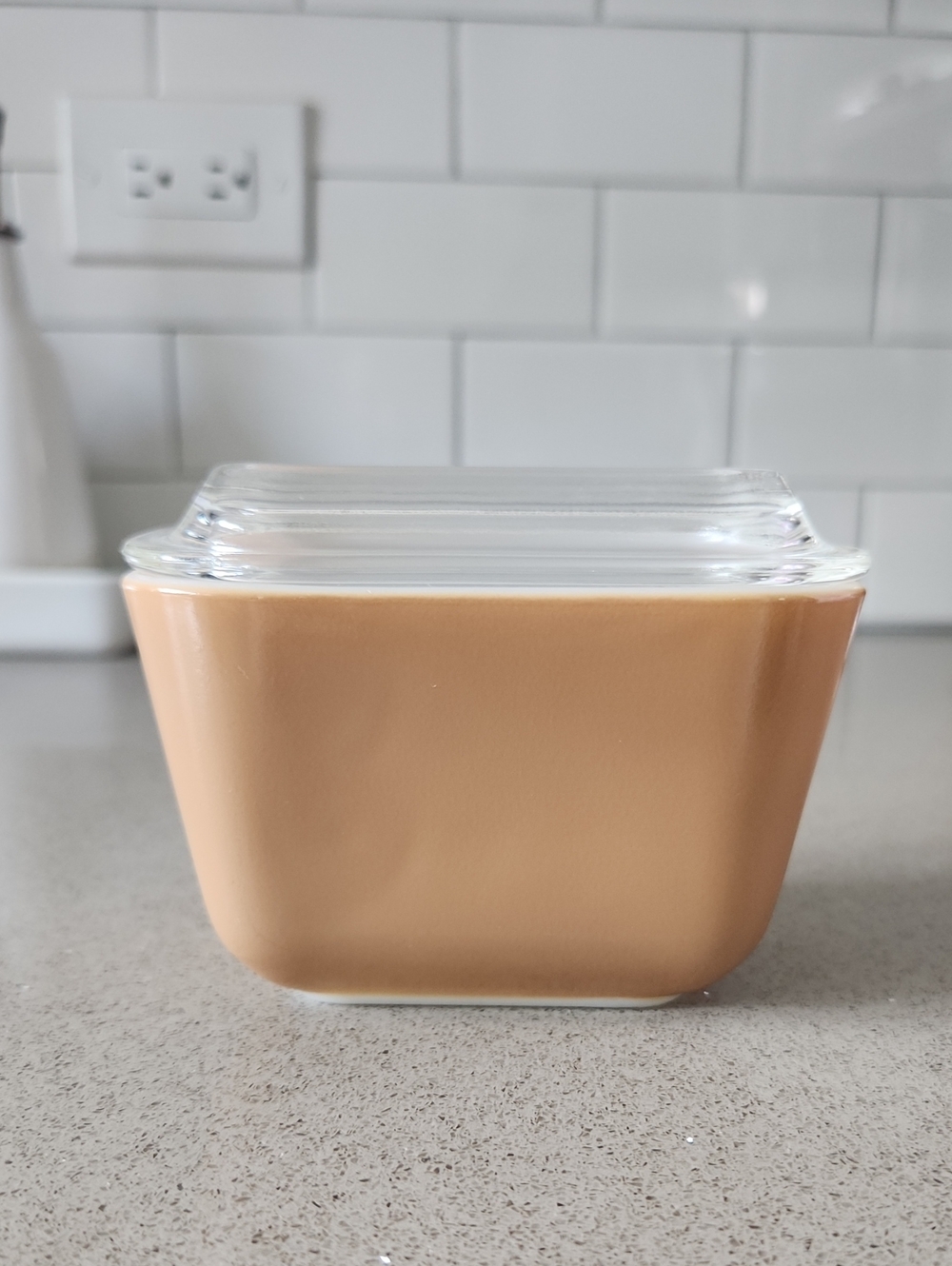Vintage Pyrex Light Brown 501-B Refrigerator Dish Fridgie
